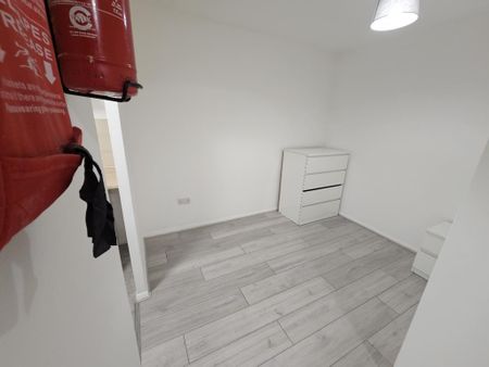 Studio to rent - Photo 2