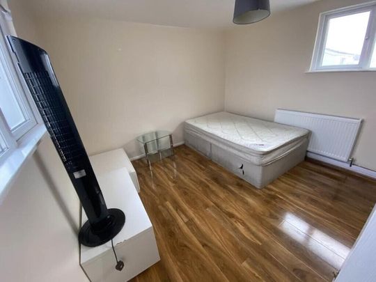 Twenty Acres Road, Southmead - Photo 1