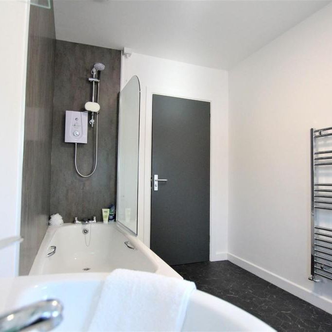 1 bedroom in a house share to rent - Photo 1