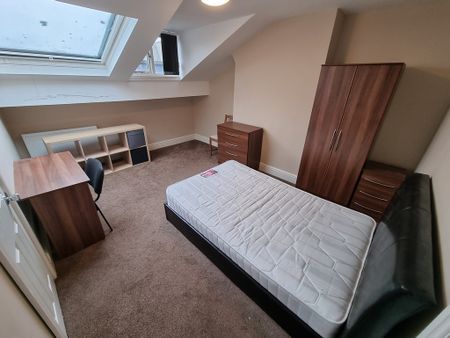 4 Bed Student Accommodation - Photo 2