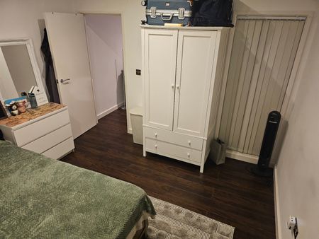 1 Bed Flat, North End Road, SW6 - Photo 2