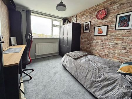 3 bedroom House To Let - Photo 5