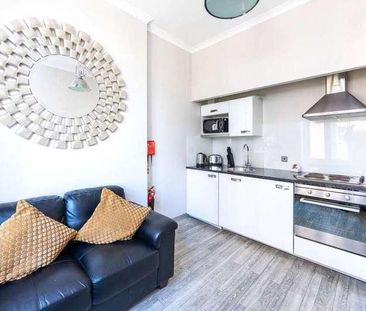 Warwick Road, London, SW5 - Photo 1