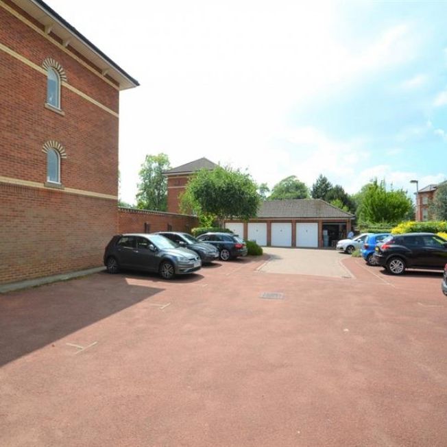 2 Bedroom Apartment To Let - Photo 1