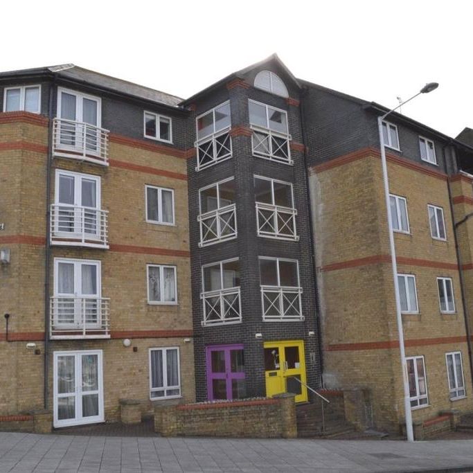 2 bedroom flat to rent - Photo 2