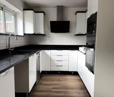 3 bedroom terraced house to rent - Photo 4