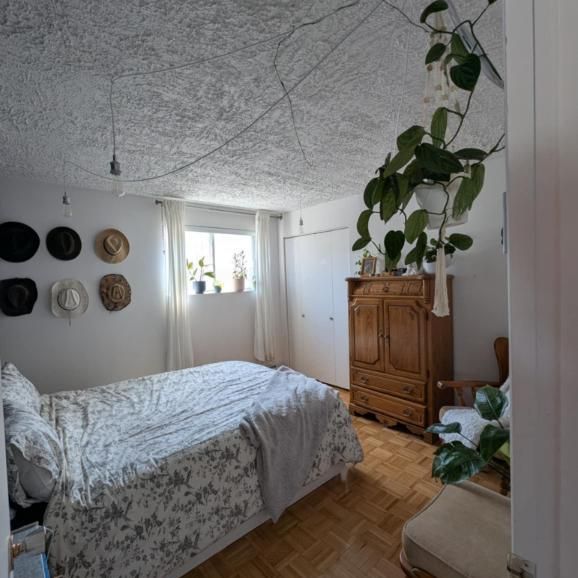 4-1/2 + 1 grand local (buanderie et rangement) - Photo 1