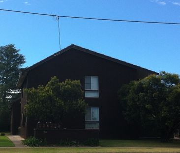 SPACIOUS 2 BEDROOM UNIT A BLOCK FROM THE CBD! - Photo 4