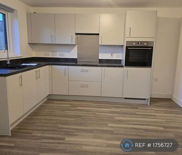 3 bedroom semi-detached house to rent - Photo 2