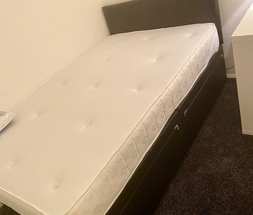 1 Bed Flat, Newton Park Court, LS7 - Photo 3