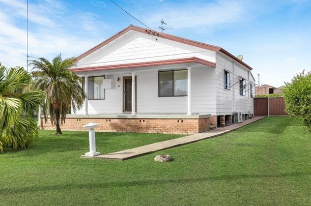 FAMILY LIVING WITH SWIMMING POOL - Photo 1