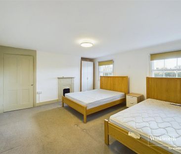 4 bedroom terraced house to rent - Photo 5