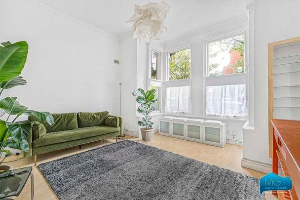 Woodside Park Road, North Finchley, London, N12 - Photo 1