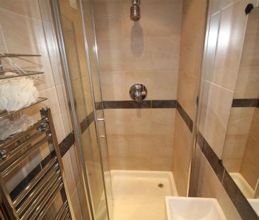 1 bedroom in a house share to rent - Photo 6