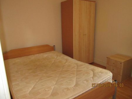 3 bedroom flat to rent - Photo 3