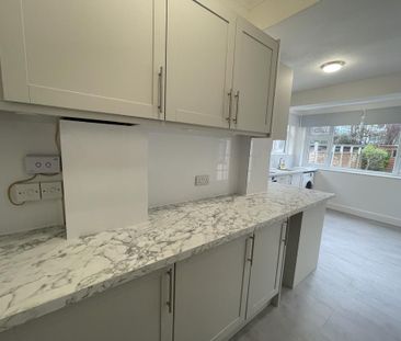 2 bedroom semi-detached bungalow to rent - Photo 4