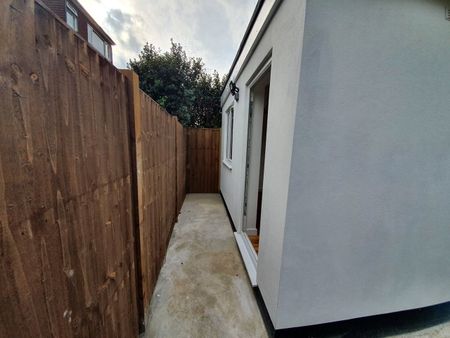 Studio Flat, Watford Way, NW4 - Photo 2