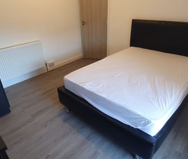 32 (7-BED) Kings Road, Canton, Cardiff, CF11 9DA - Photo 1