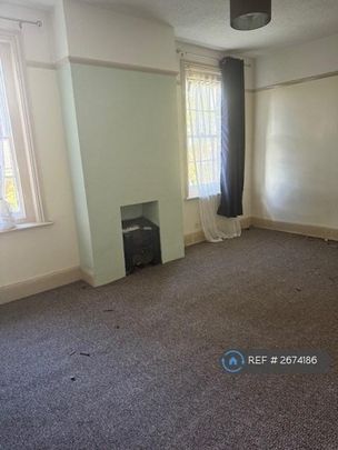 3 bedroom flat to rent - Photo 1