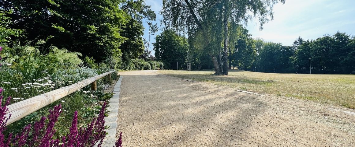 In top Lage: Dachgeschosswohnung mit EBK & sonniger Dachterrasse! - Foto 1