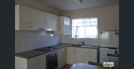 WALK TO TOWN – COSY 2-BEDROOM UNIT - Photo 5