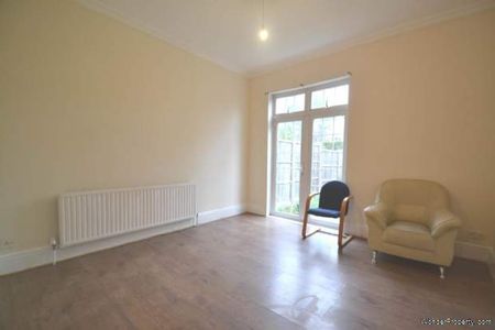 3 bedroom property to rent in London - Photo 4