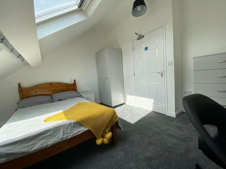 8 bedroom flat to rent - Photo 4