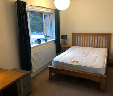 4 Bed Terraced House, Prior Deram Walk, CV4 - Photo 4