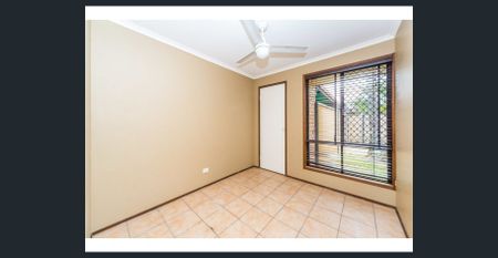 Three Bedroom Roomy Duplex - Ample Yard - Air Conditioned - Labrador - Photo 3