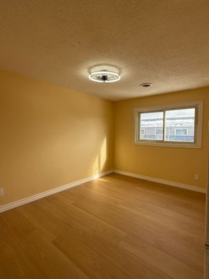 For Lease - 2050 Upper Middle Road Unit# 31, Burlington, Ontario - Photo 1