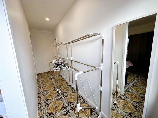 East Brisbane - Photo 1