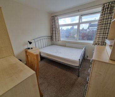 9 Bed Student Accommodation - Photo 2