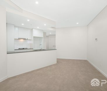 Modern 1 bedroom apartment close to amenities for lease - Photo 1