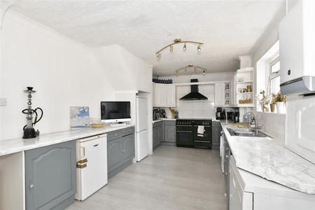 5 bedroom semi-detached house to rent - Photo 5