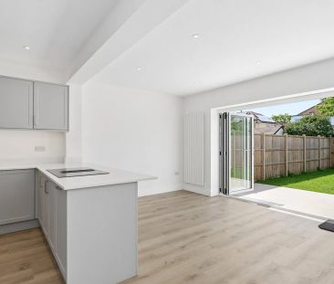Berkeley Drive, West Molesey, Surrey, KT8 - Photo 5