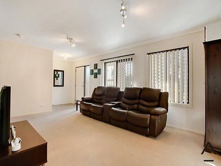 BEAUTIFULLY PRESENTED FAMILY HOME IN SOUGHT-AFTER WEST HOXTON - Photo 2