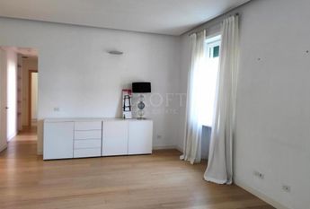 Parioli-Piazza delle Muse: Restored 3 bedroom, 3 Bath, spacious living, kitchen, balcony, near park, master bed & 2 single bedrooms. Ref 1045