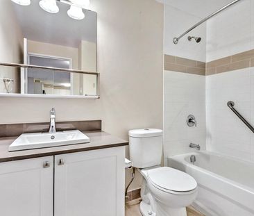 2750 Carousel Crescent, Gloucester, ON - Photo 6