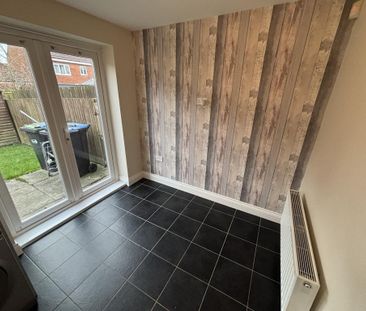 2 bedroom end of terrace house to rent - Photo 3