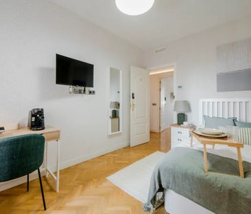 Paseo de la Castellana, Madrid, Community of Madrid 28046 - Photo 2