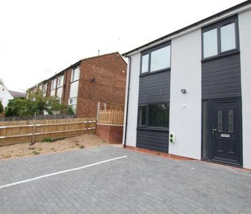 3 bedroom semi-detached house to rent - Photo 3