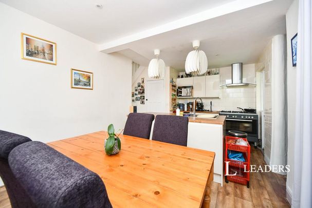 3 bedroom terraced house to rent - Photo 1
