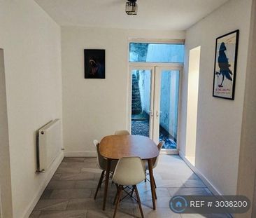 3 bedroom terraced house to rent - Photo 3