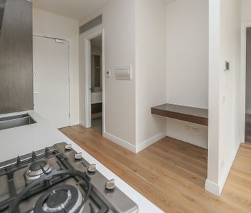 Stylish & Convenient Apartment Living in the Heart of Camberwell - Photo 4