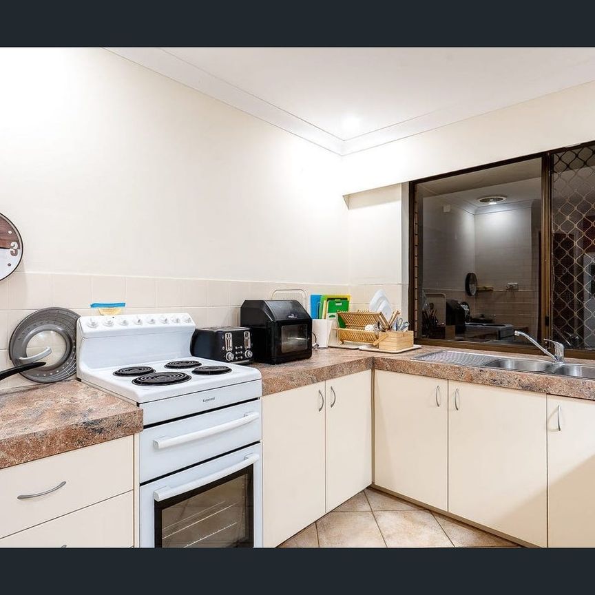 Unit 10 – Over 55’s Living I No Pets Permitted (Strata Regulations Apply) Rent: $460 per week unfurnished or $475 per week furnished - Photo 1