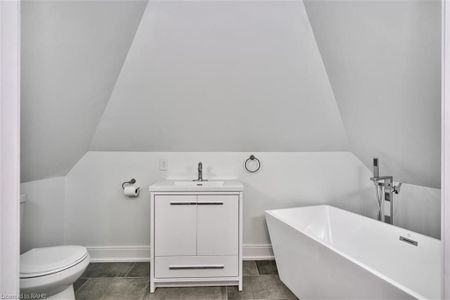 For Lease - 734 Cannon Street Unit# 2, Hamilton, Ontario - Photo 4