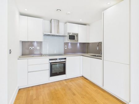 Oakridge Place, 46 Oak End Way, Gerrards Cross,SL9 - Photo 2