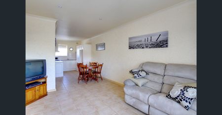 Bright, Spacious & Convenient 2-Bedroom Unit in Prime Location - Photo 2