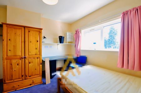 6 Bedroom 2 Bathroom - Photo 5