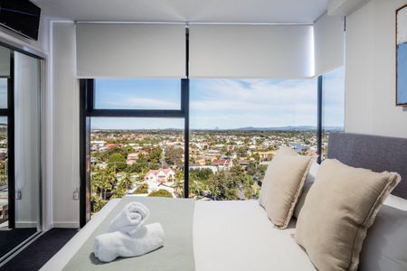 FIRST CLASS LIVING IN THE HEART OF MOOLOOLABA - Photo 3